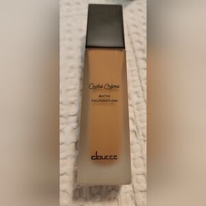 Doucce Cache Crème Satin Foundation - Warm Beige Color YD11 NEW IN BOX